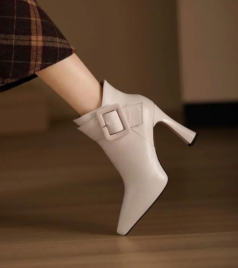 Claudine | Ankle boots with heels and oversized buckle
