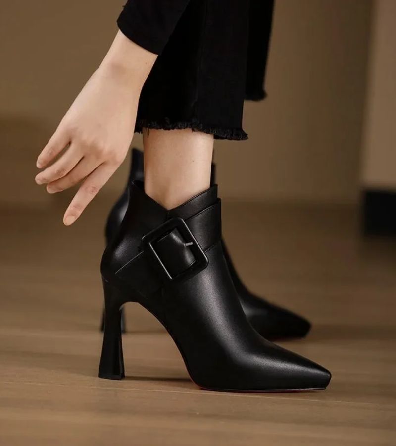 Claudine | Ankle boots with heels and oversized buckle
