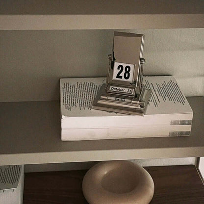 Timeless Rotating Desk Date Keeper